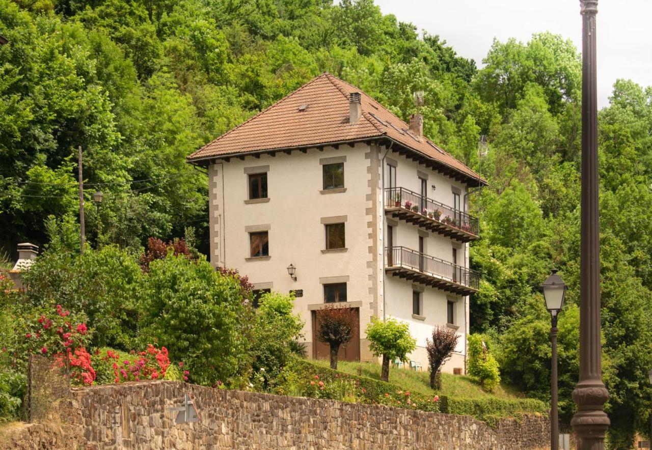 Casa Rural Bidezarra A Los Pies De La Selva De Irati
